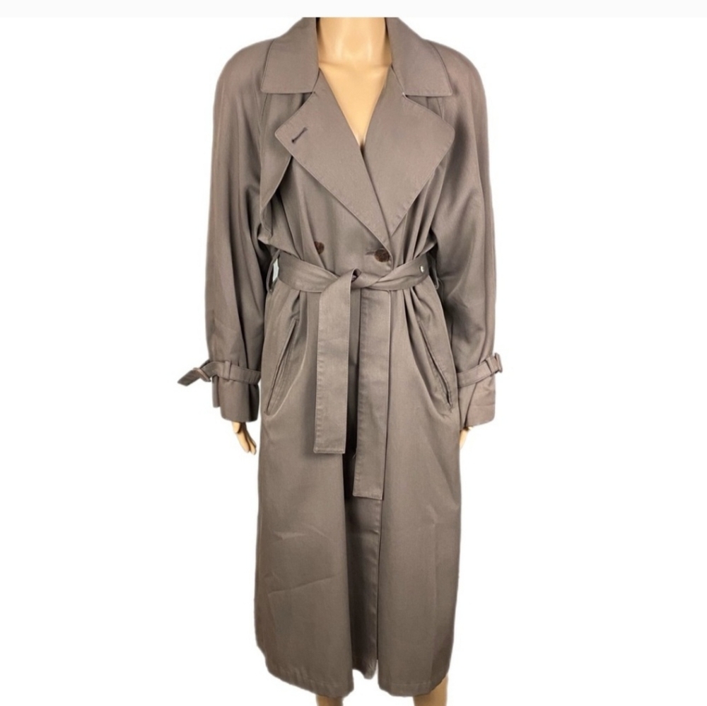 LONDON FOG Vintage (circa 1980’s) Trench-coat with belt & pockets. Size 12. EUC